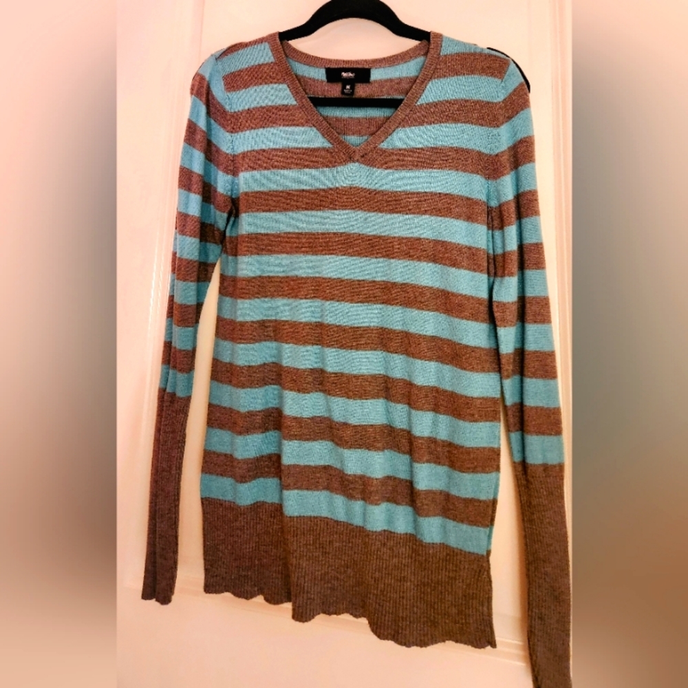 Striped V-Neck Mosimo Sweater-M